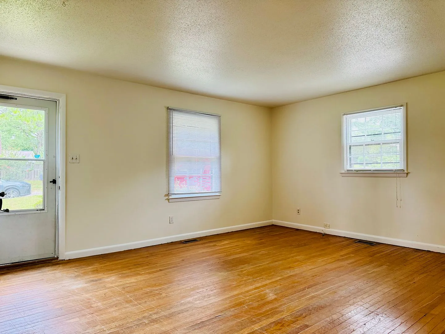 Pet Friendly, 3BR Move in Ready! 921 Weston Street - Raleigh — Photo 4