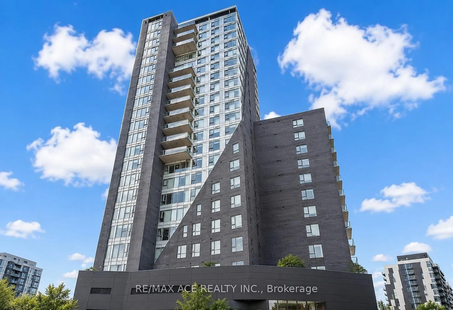 3 bed, $1,900 — Photo 1