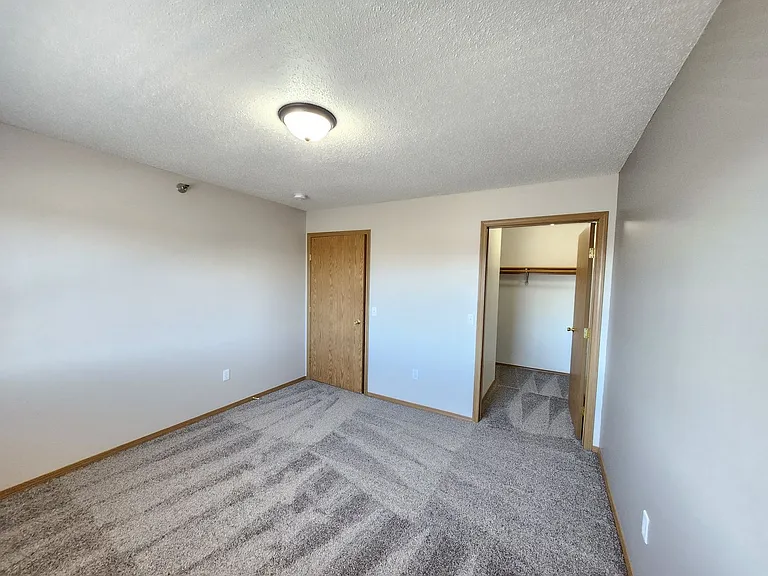 Prairie Gardens Apartments — Photo 33