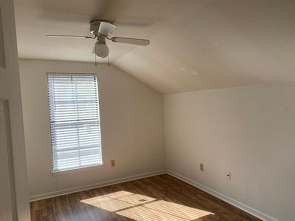 4th image of 15716 Riverdale Ave E