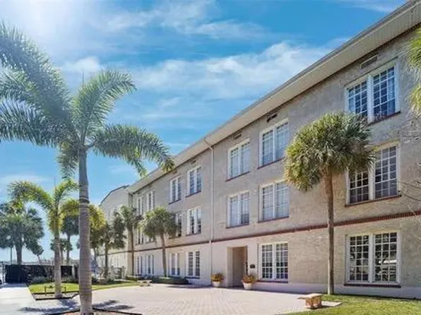 701 Mirror Lake Dr N APT 105, Saint Petersburg, FL 33701