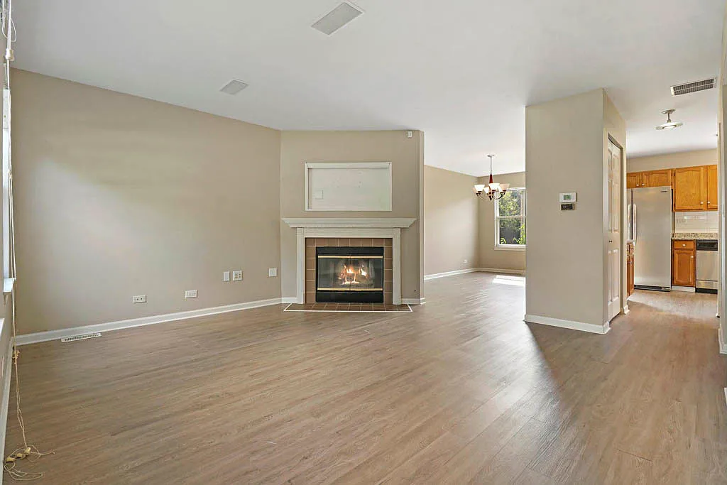 3 bed, 2.5 bath, 1628 sqft, $2,699 — Photo 3