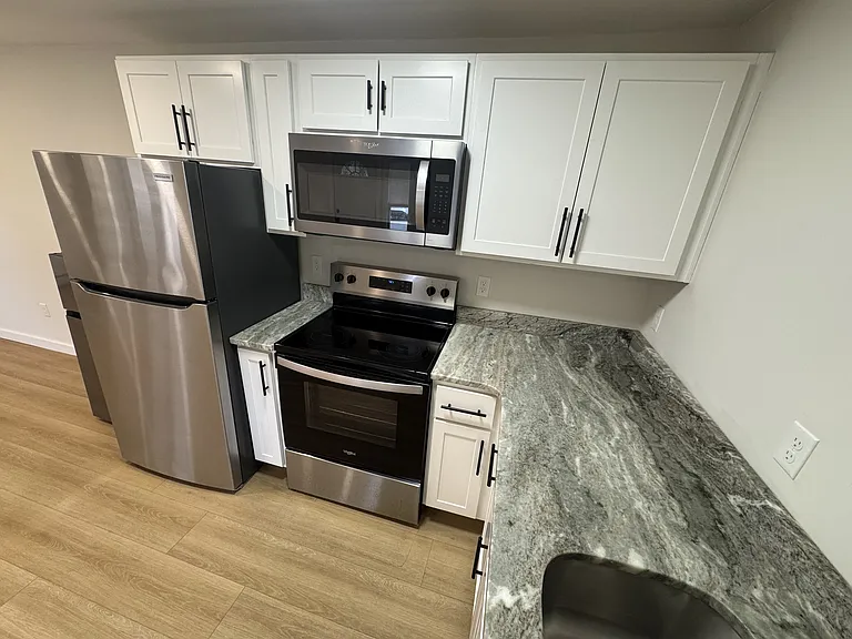 98 East Market Street — Photo 13