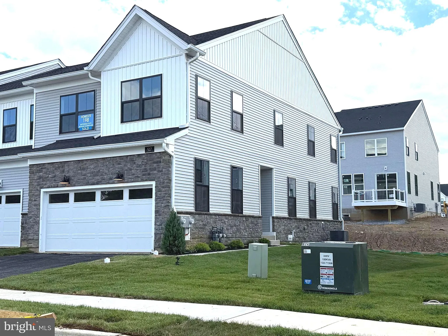 3 bed, 3.5 bath, 2300 sqft, $4,500 — Photo 2