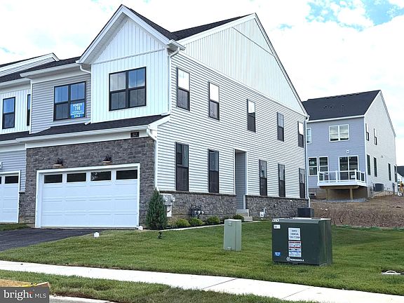 2nd image of 517 Anfield Rd