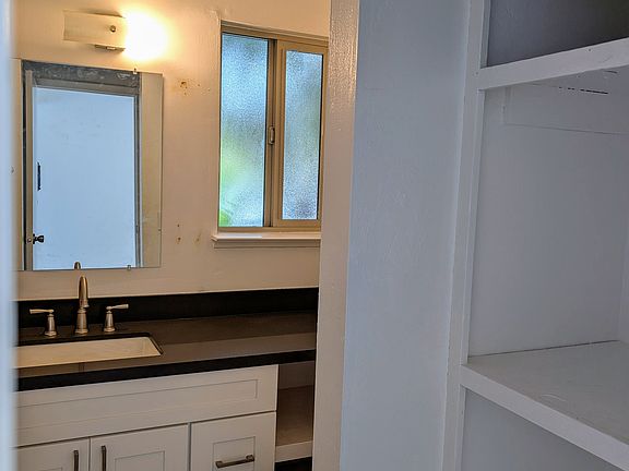 5th image of 129 Grant St APT 1