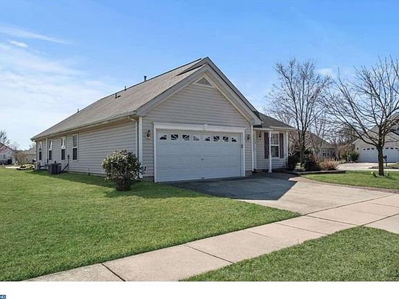 3rd image of 112 Blue Heron Dr