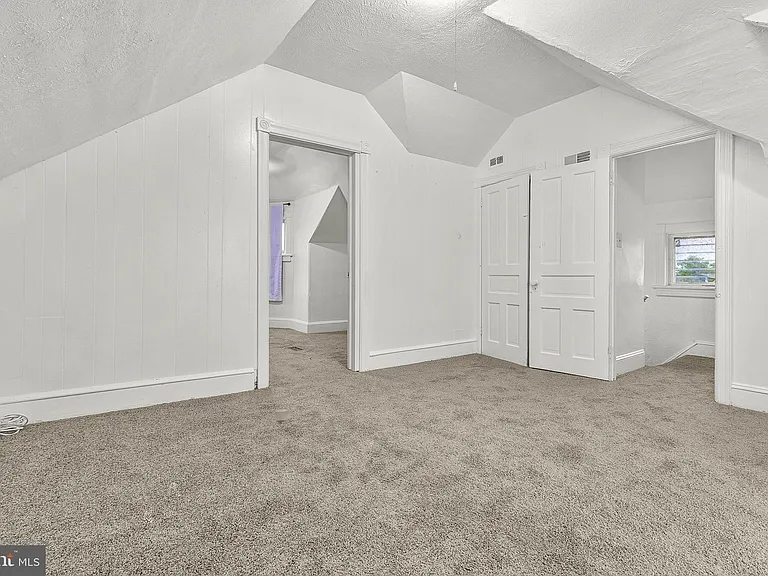 224 E Washington St — Photo 18