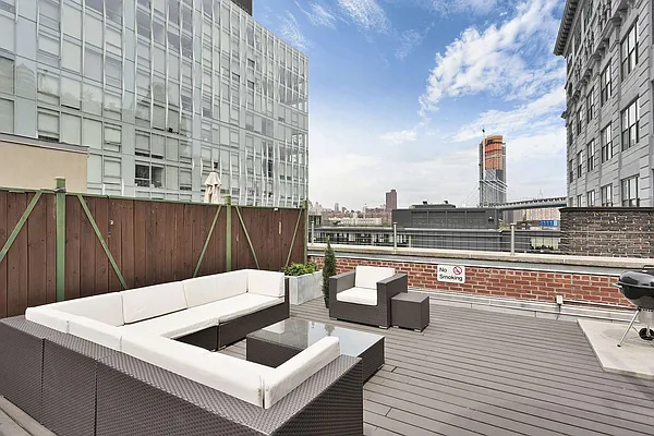 Sold by Compass | media 18