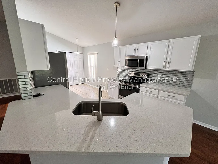 5647 Sycamore Canyon Dr — Photo 9