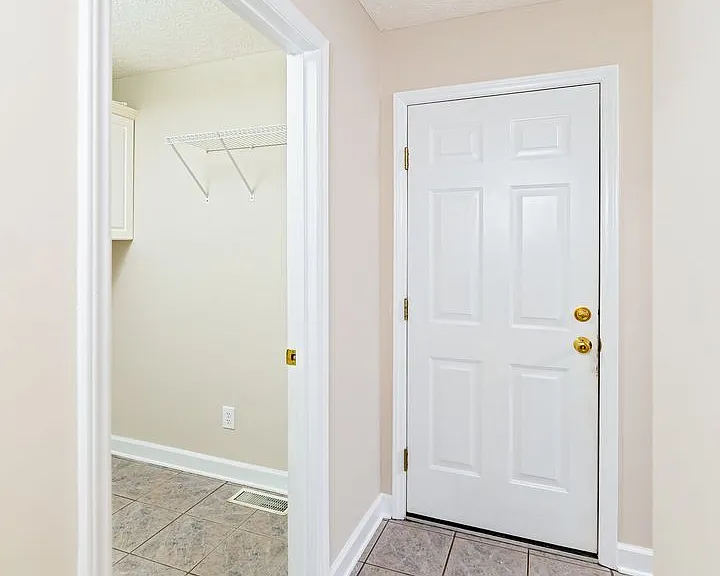 10 Hampshire Ln — Photo 20