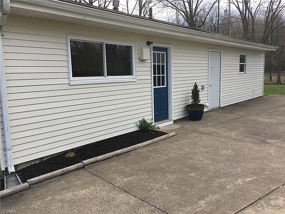 4th image of 996 Salem Ave