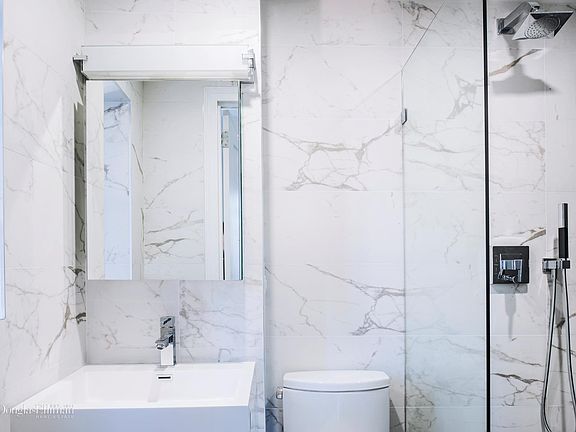 4th image of 5 Tudor City Pl APT 1211
