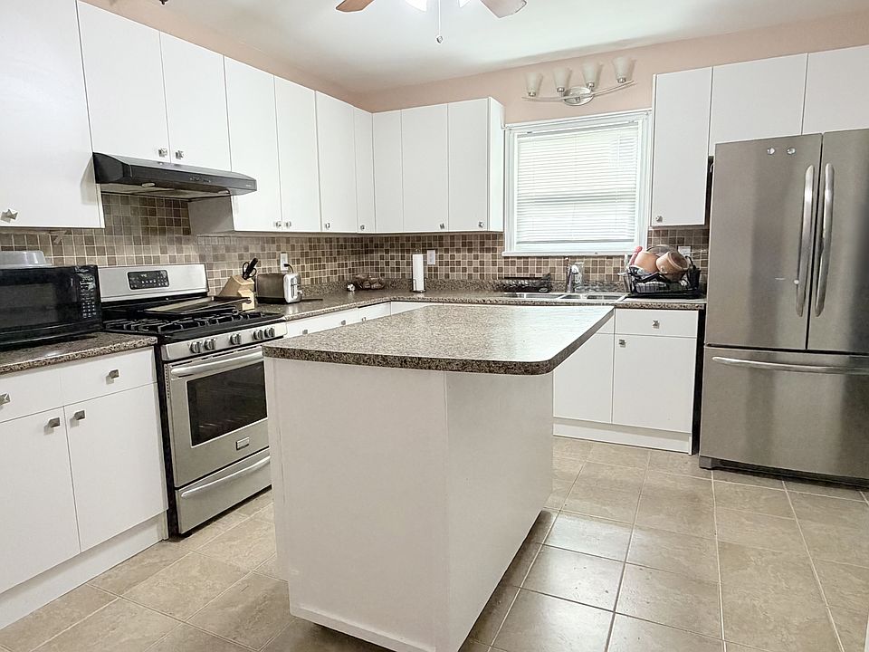 1st image of 207 Kathleen Ave Room 2
