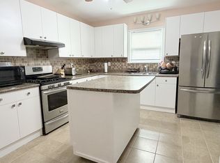 207 Kathleen Ave ROOM 1, Sarnia, ON N7T1E1
