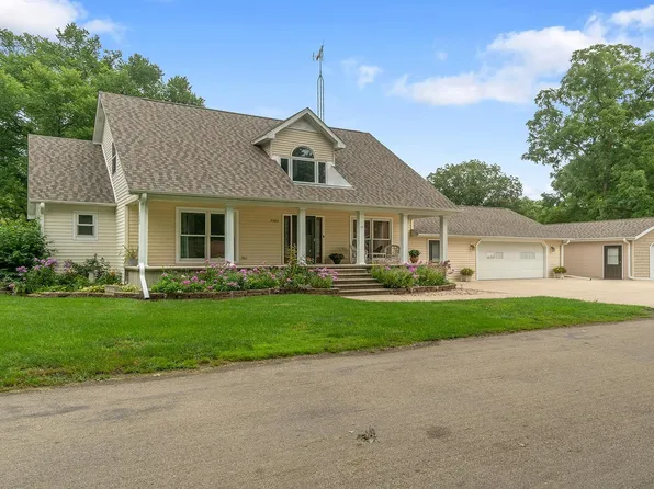 7985 S Green St, Dixon, IL 61021