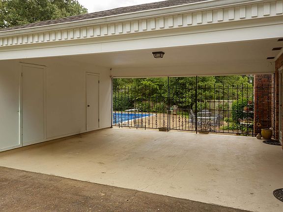 2nd image of 213 Meadow Hill Rd