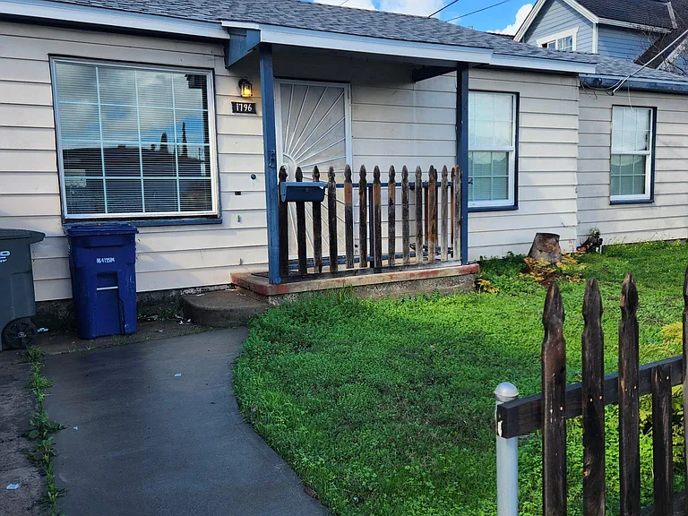 1796 Skyline Dr — Photo 1