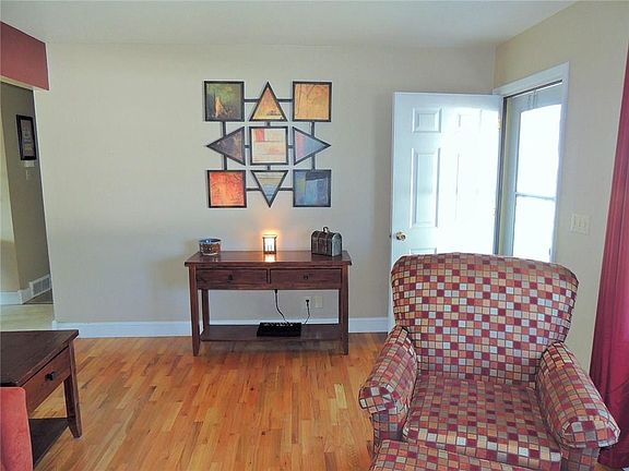 4th image of 1638 Howard Ave