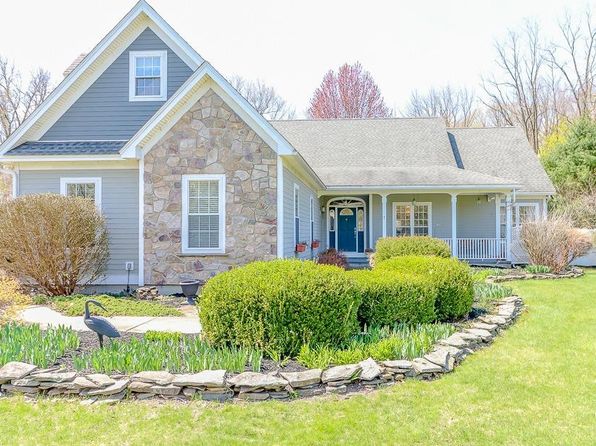 14 Presidential Dr, Kinderhook, NY 12106
