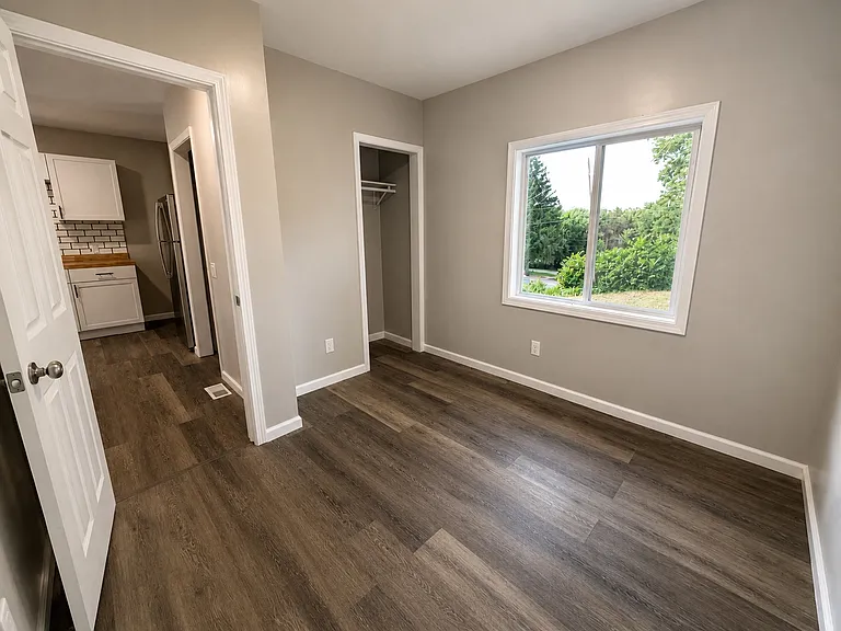4076 Spencer St — Photo 7