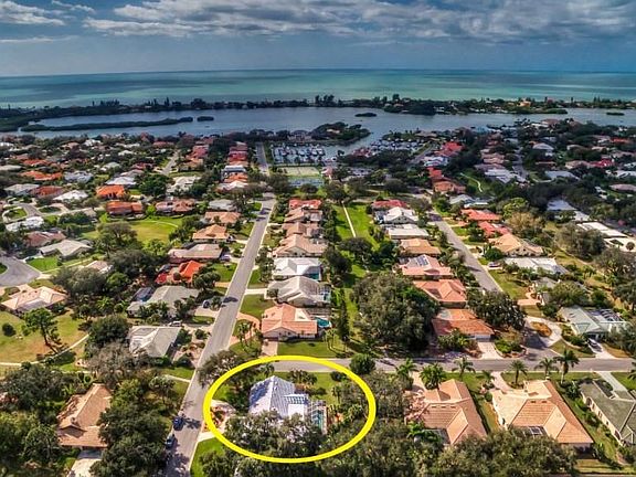 3rd image of 94 Harbor House Dr