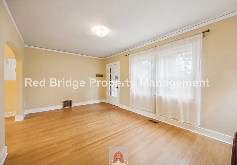 2619 NE Flanders St — Photo 8