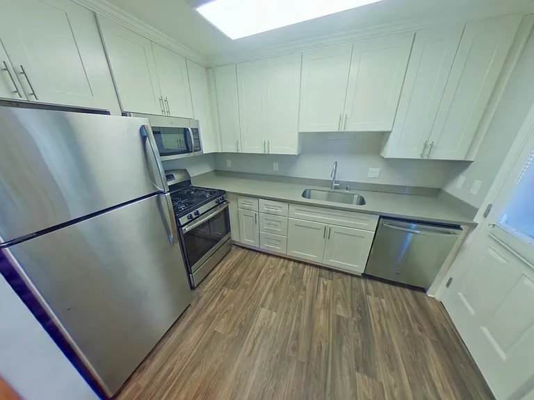 368 Waverley St #4 — Photo 3