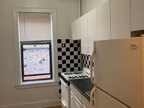 202-02 43rd Ave #3D, Bayside, NY 11361