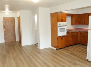 715 E State St APT 202, Geneva, IL 60134