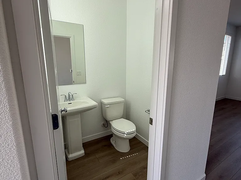 1059 Silverstone Way — Photo 6