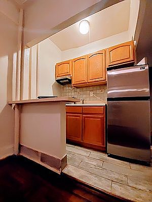 2nd image of 300 E 70th St #1