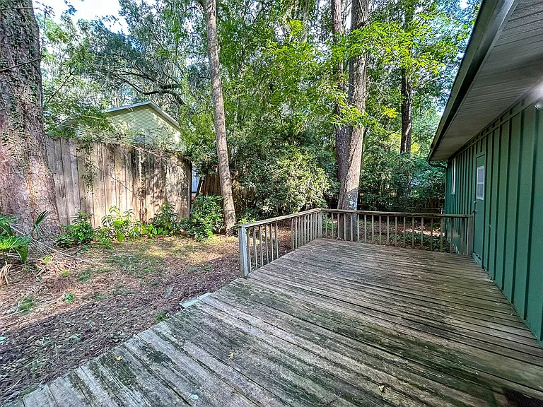 315 NW 28th St — Photo 37