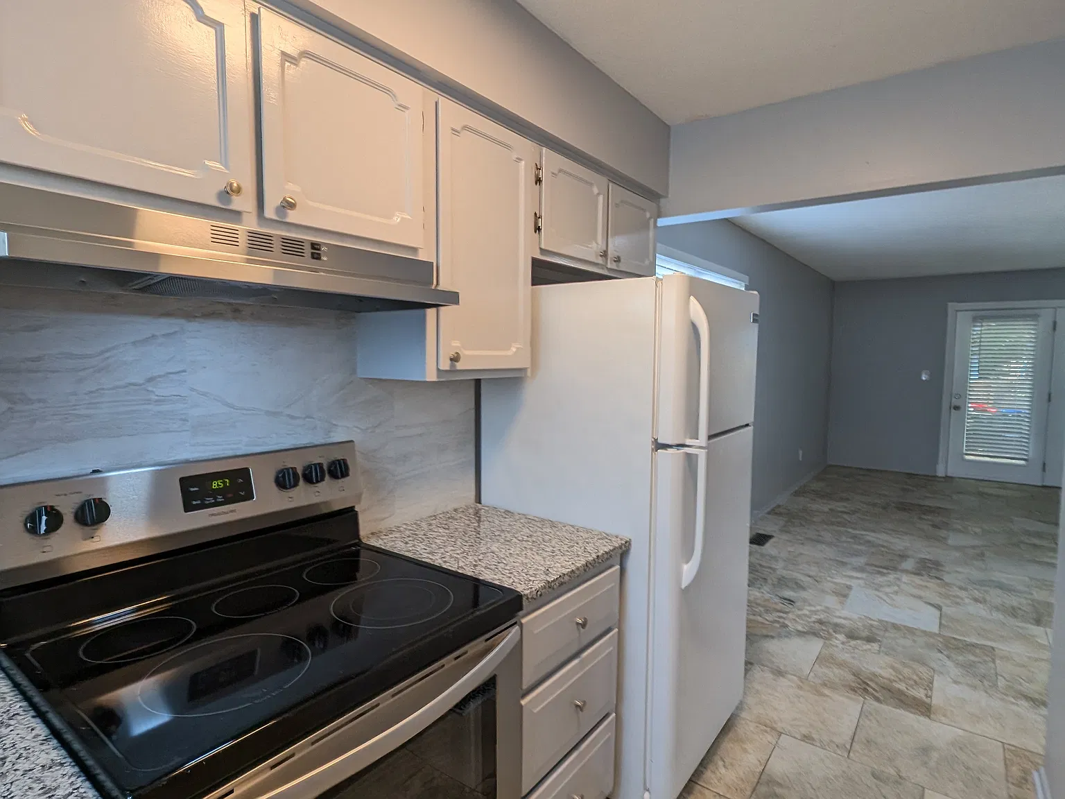 2 bed, 1.5 bath, 1056 sqft, $1,700 — Photo 3