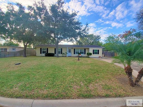5th image of 820 E Ebony Dr