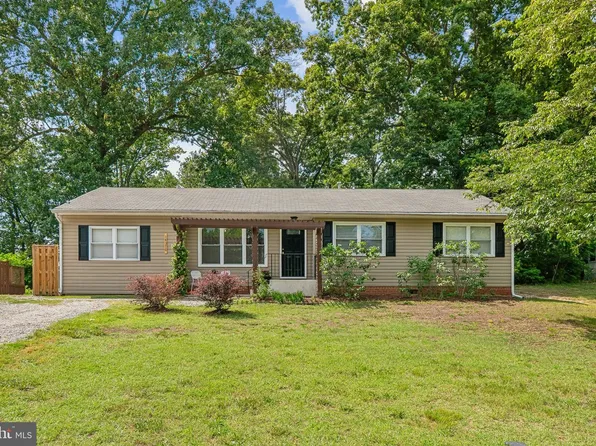 14376 Pine Ln, Woodbridge, VA 22191
