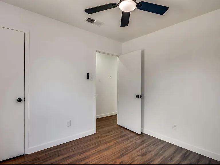 1605 Craighton Ct — Photo 19