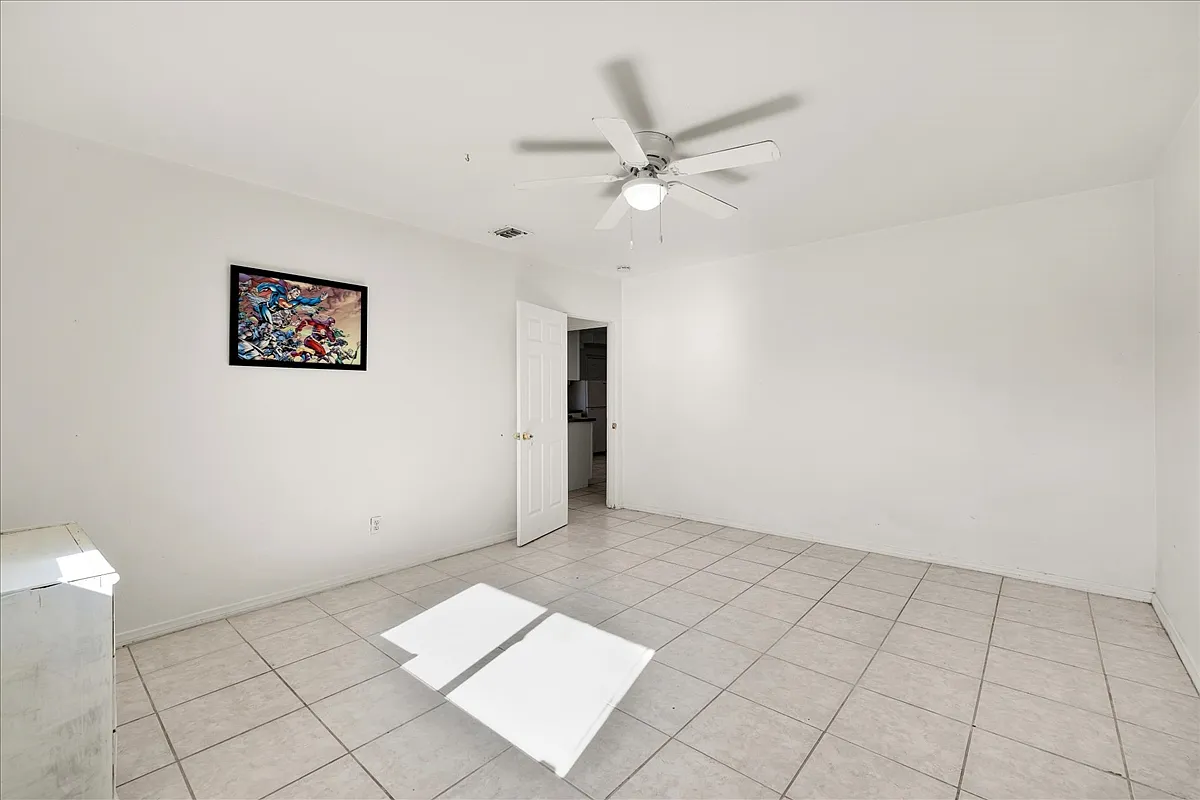 3 bed, 1236 sqft, $2,400 — Photo 4