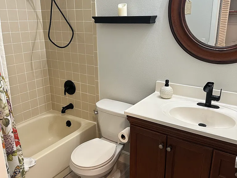 Second bathroom.