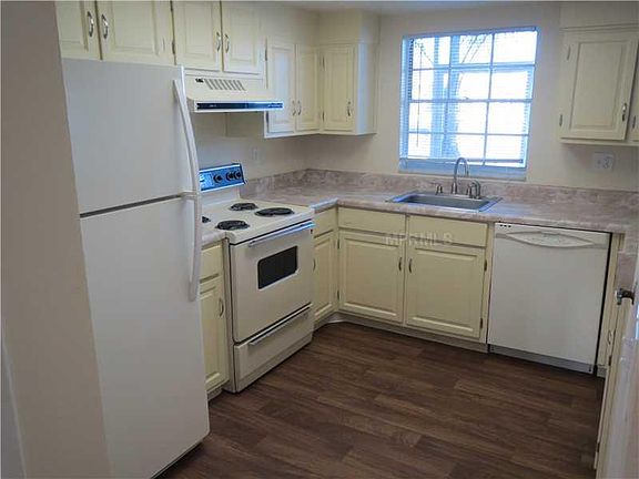 3rd image of 8822 Bay Pointe Dr #104