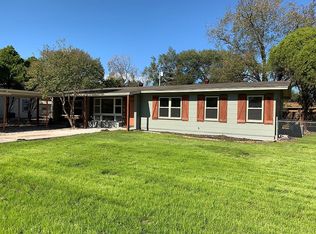 1410 Hummingbird Ln, Seguin, TX 78155