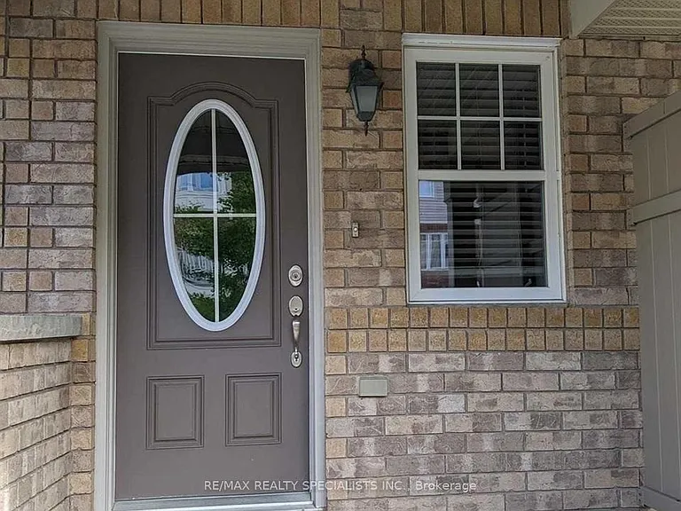 826 Fowles Ct — Photo 2