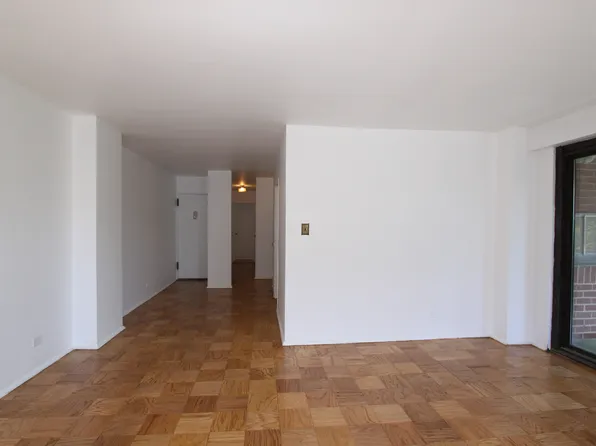 264 East Broadway image 4 of 17