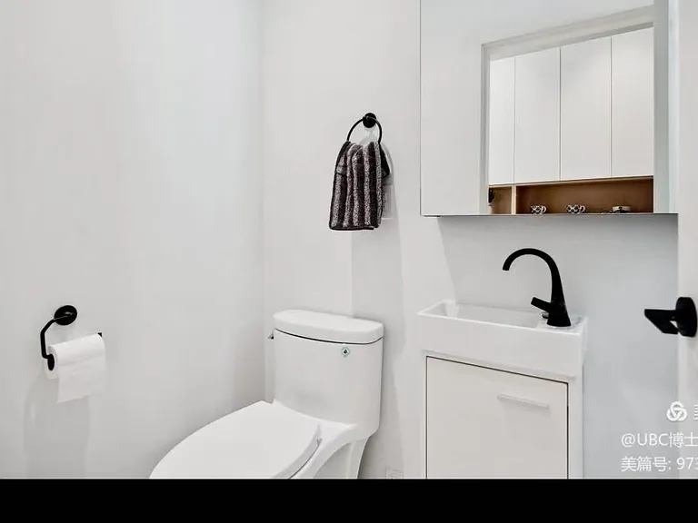 3025 Kings Ave — Photo 13