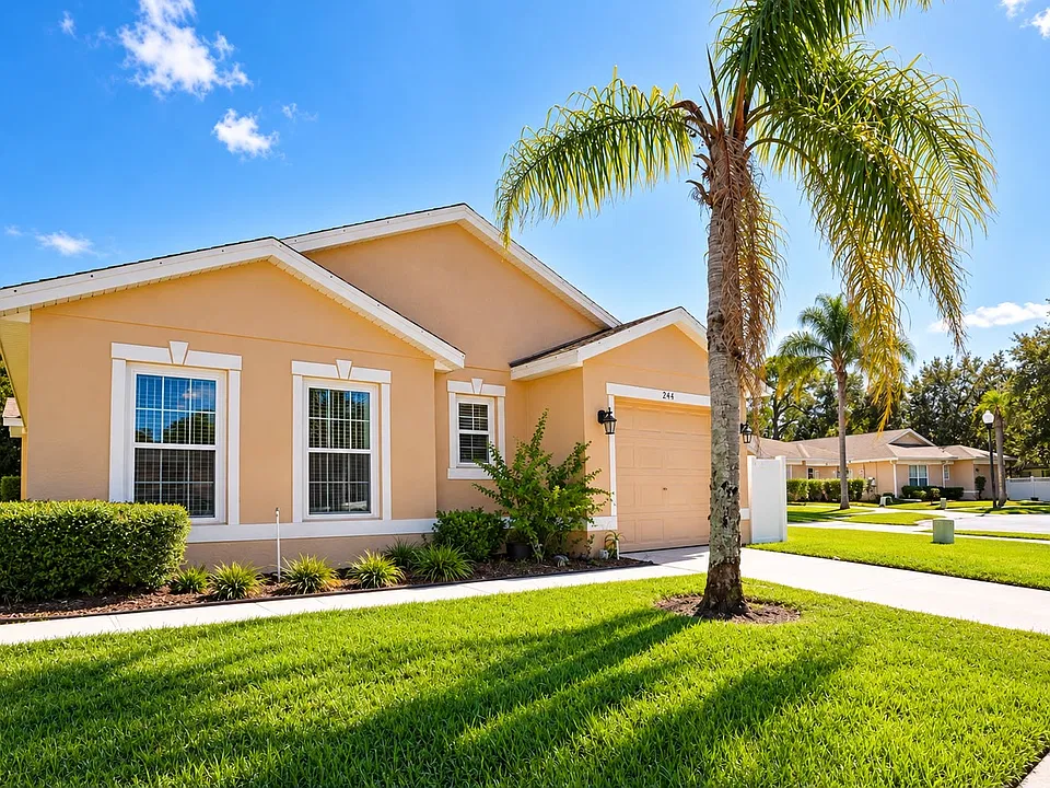 244 Hammock Ct