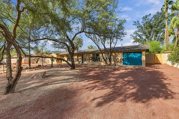 3 bed, 2.0 bath, 2119 sqft, $2,295 — Photo 2