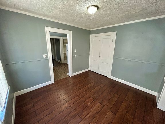 5th image of 2911 E Brookside Ave