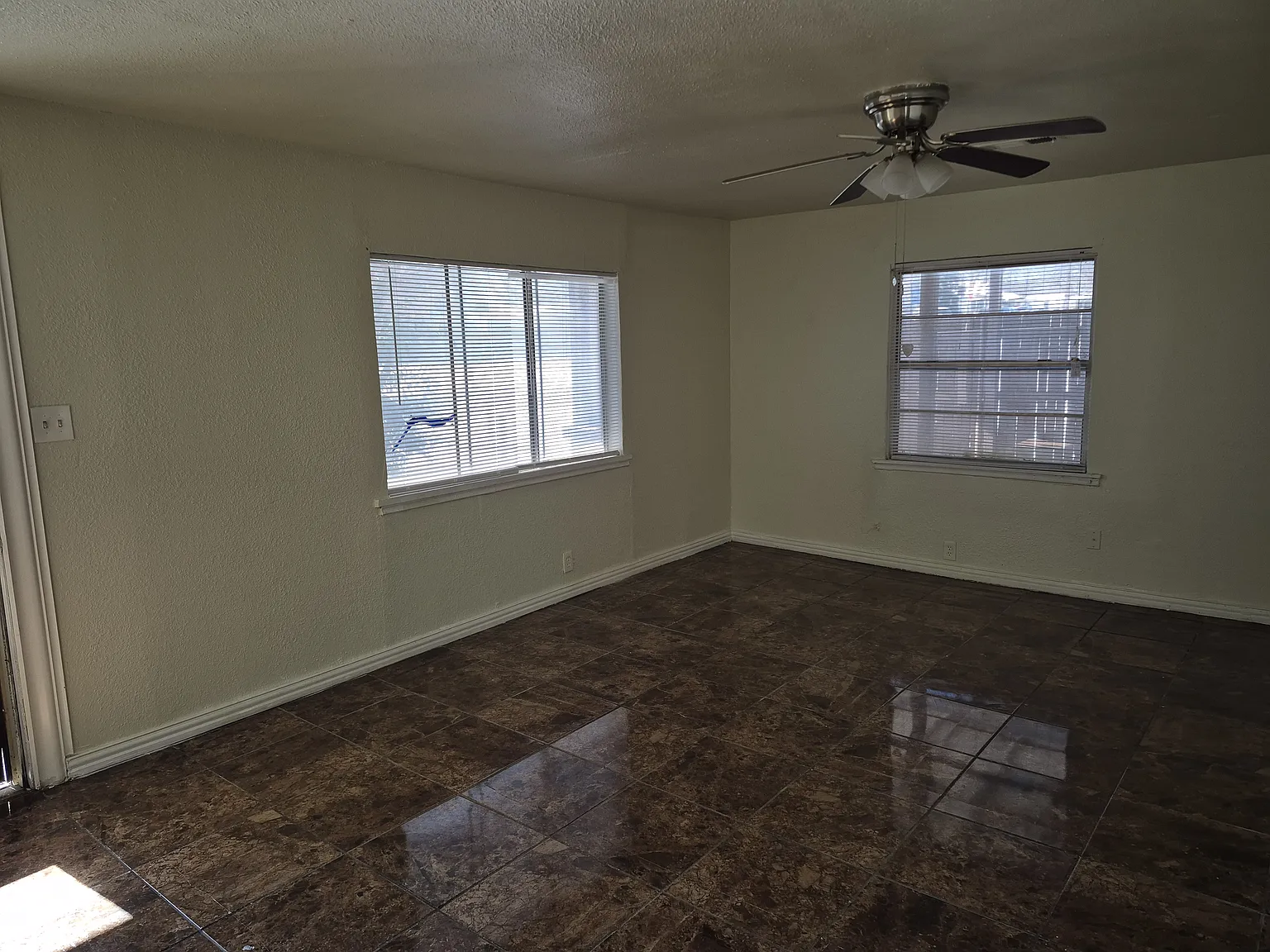4 bed, 1.5 bath, 1372 sqft, $1,800 — Photo 3
