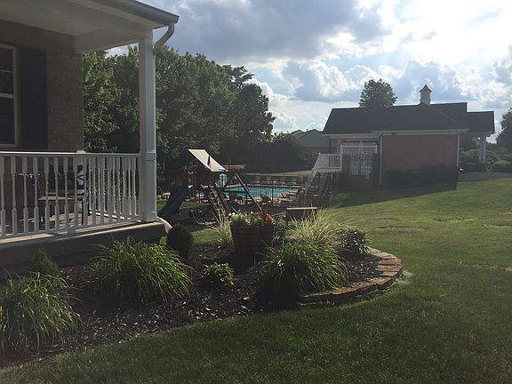 4th image of 302 E Stoneridge Dr