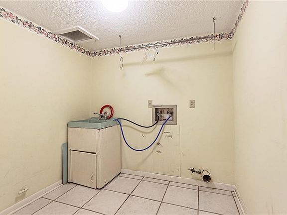 4th image of 3705 Kim St